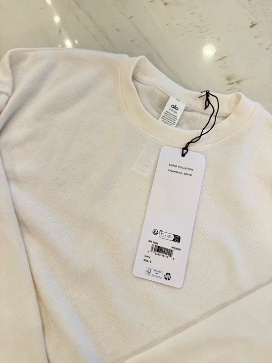 NWT ALO SoHo pullover size small - Picture 3 of 3